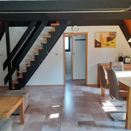 Nurdachhaus Fuxbau